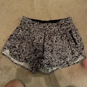 LULULEMON TRACKER SHORT V *4"